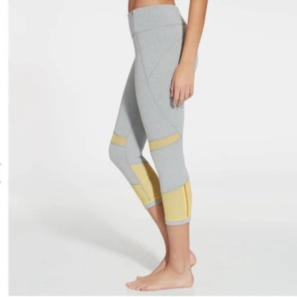 Calia Filament Capri Leggings